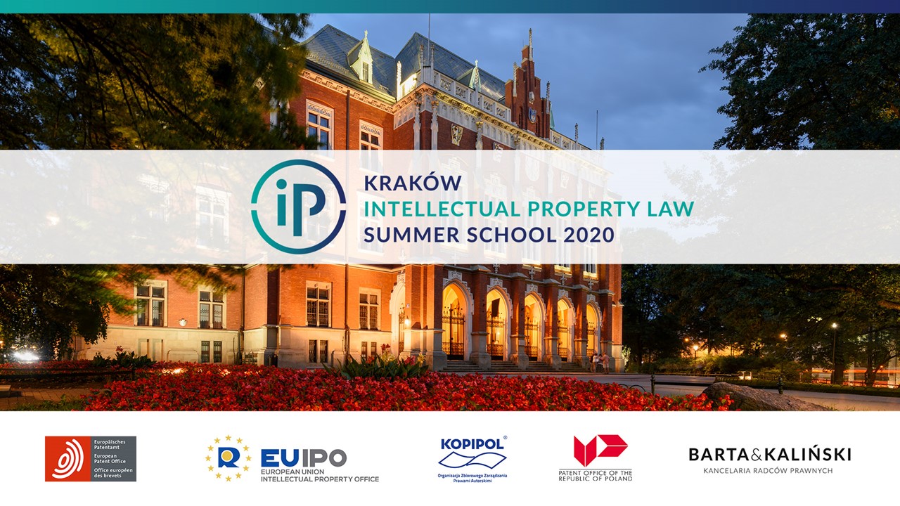 Plakat: Logo "Kraków Intellectual Property Law Summer School 2020" na tle Collegium Novum, poniżej logo partnerów: EPO, EUIPO, Kancelaria Radców Prawnych Barta & Kaliński, Urząd Patentowy RP, KOPIPOL